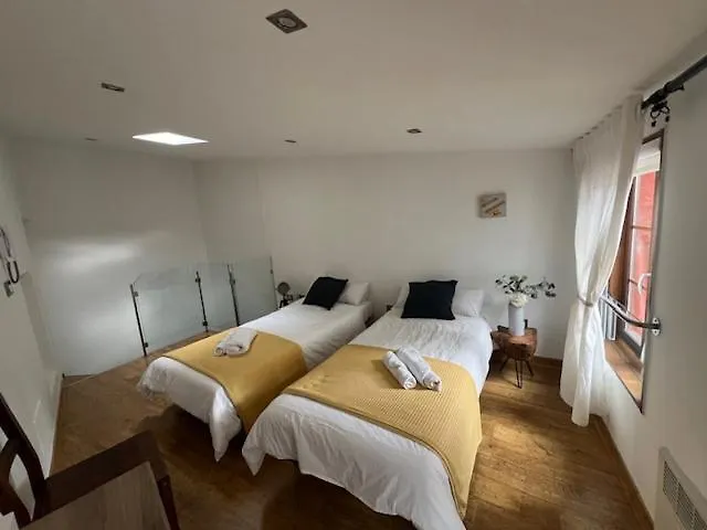 Alojamiento Tinajas Daire *